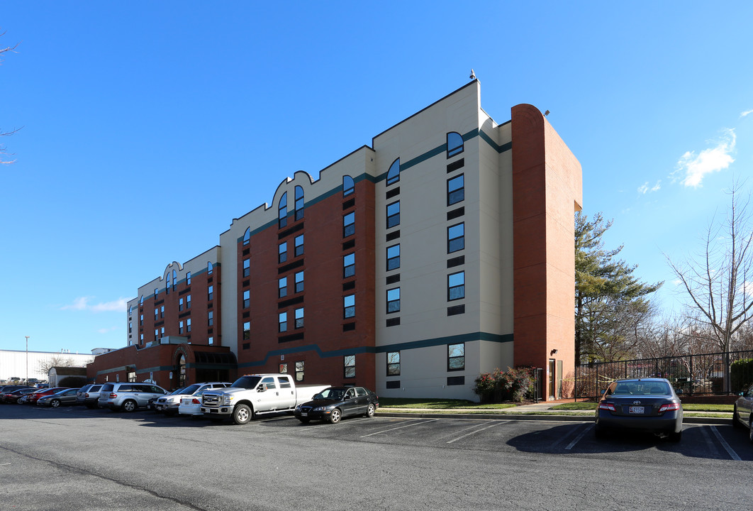 Diamond Square Apartments in Gaithersburg, MD - Building Photo