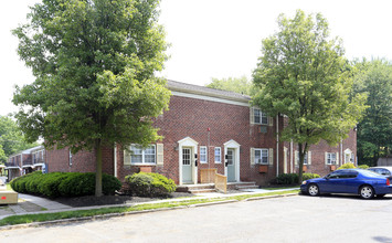 Balmoral Arms in Matawan, NJ - Foto de edificio - Building Photo