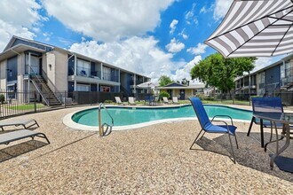Pine Creek Apartments in Houston, TX - Building Photo - Building Photo