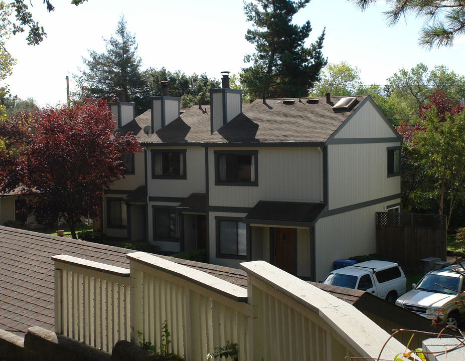 2982 Sunridge Dr in Santa Rosa, CA - Foto de edificio