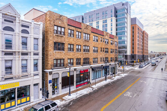 Gilman Building in Milwaukee, WI - Foto de edificio - Building Photo