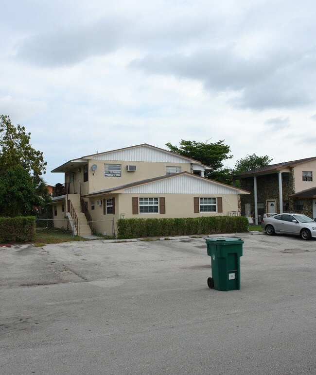 7331 NW 35th St in Hollywood, FL - Foto de edificio - Building Photo