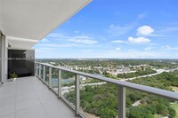 16385 Biscayne Blvd, Unit 2703 in Aventura, FL - Building Photo - Building Photo