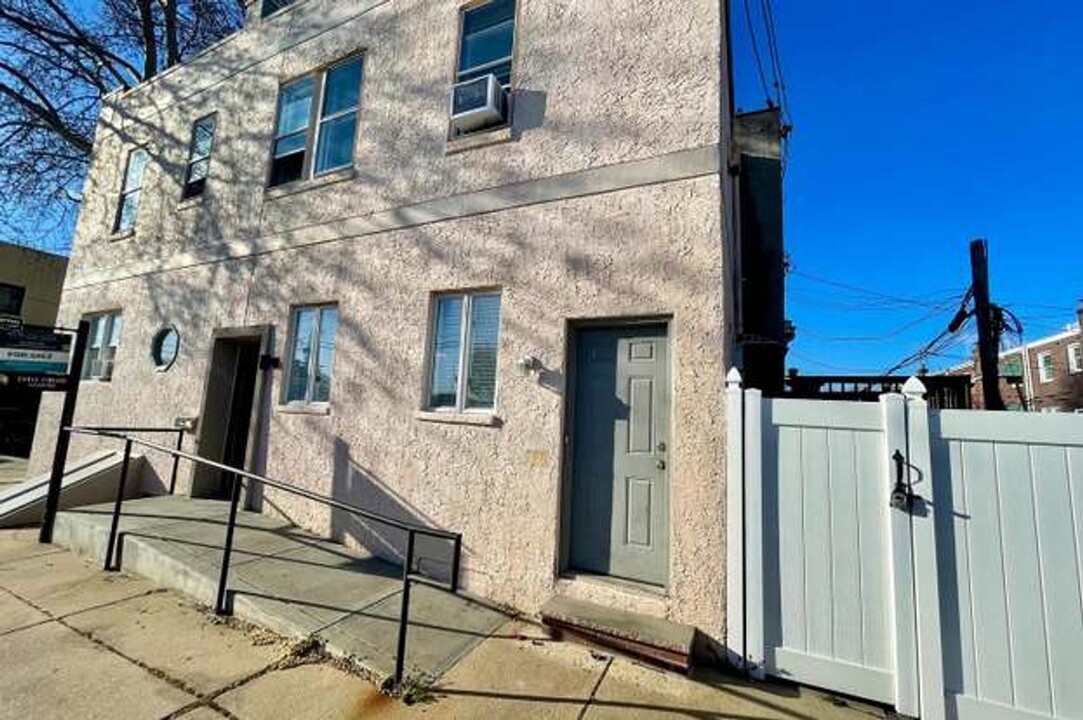 2849 S Alder St-Unit -2nd floor in Philadelphia, PA - Building Photo