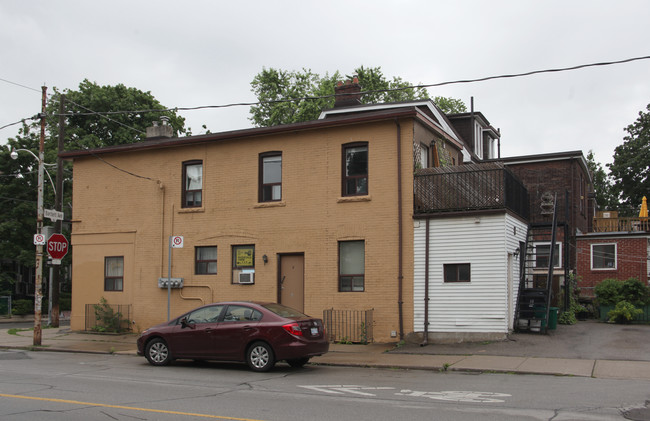 206-208 Bartlett Ave in Toronto, ON - Building Photo - Building Photo