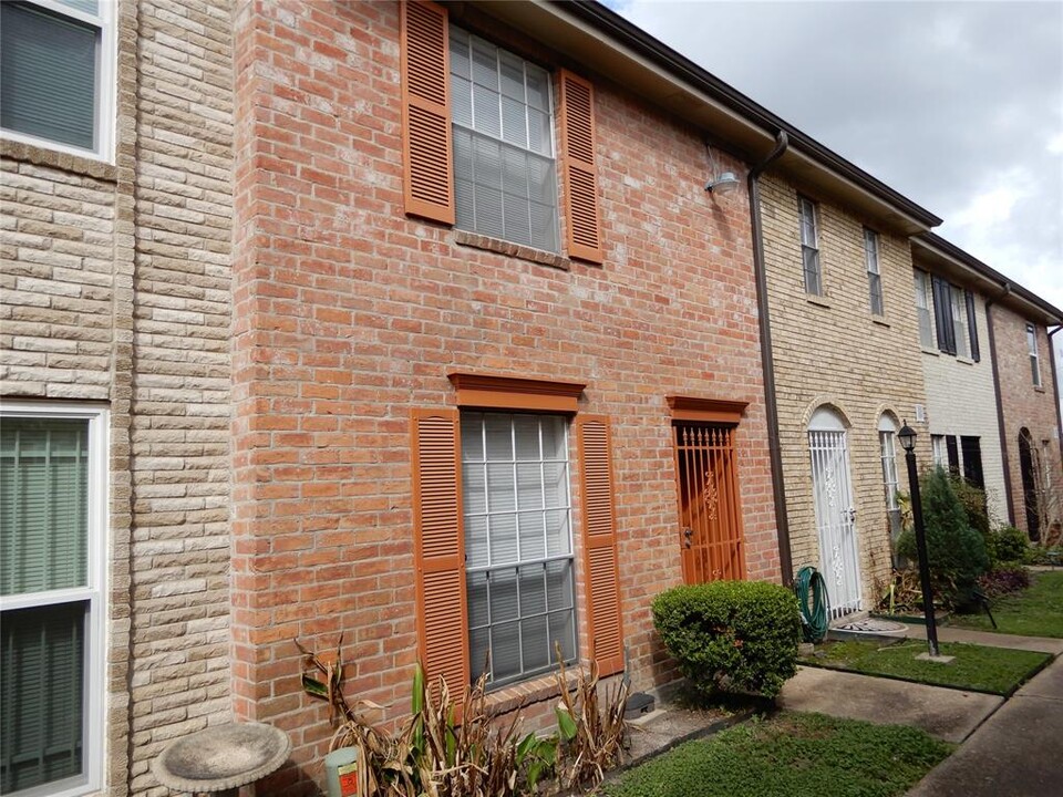 1715 Moritz Dr in Houston, TX - Building Photo