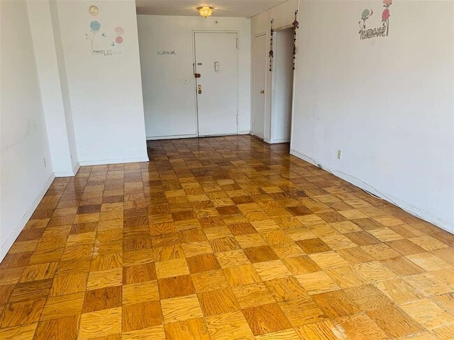 10 Huron Ave, Unit 4R in Jersey City, NJ - Foto de edificio - Building Photo