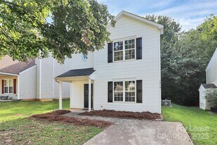 1215 McAllister Dr in Charlotte, NC - Building Photo