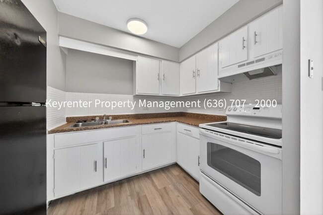 924 Parkcrest Dr in St. Charles, MO - Building Photo - Building Photo