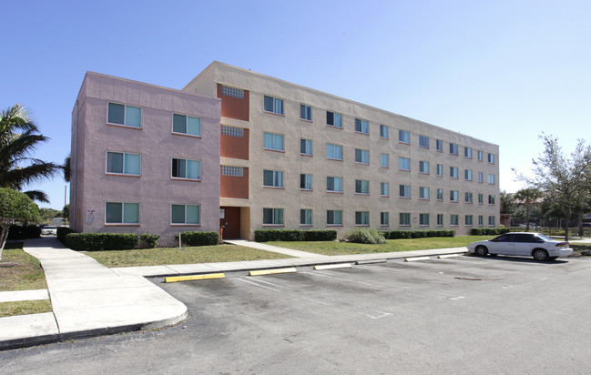 Lake Mangonia in West Palm Beach, FL - Foto de edificio - Building Photo