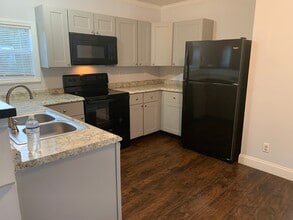 154 NW Alpata Ct, Unit 8 in Lake City, FL - Foto de edificio - Building Photo