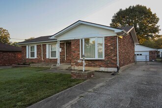 2509 Paddock Ct in Louisville, KY - Building Photo - Building Photo