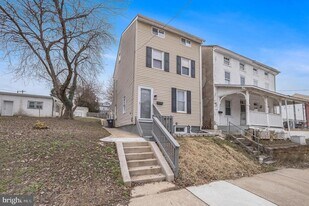 406 E Hector St in Conshohocken, PA - Building Photo