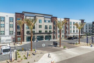 The Somerset in Glendale, AZ - Building Photo