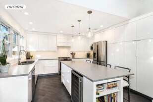 1083 Sagg Rd in Sag Harbor, NY - Building Photo