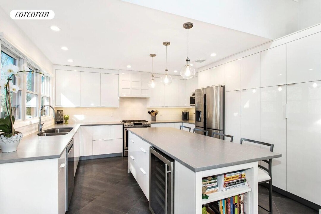 1083 Sagg Rd in Sag Harbor, NY - Foto de edificio