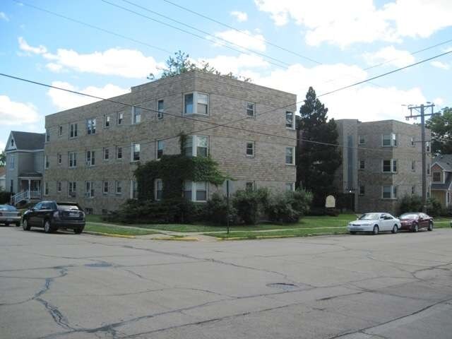 Dixon Manor Apartments in Dixon, IL - Building Photo