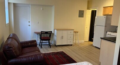 16 Chauncy St, Unit F in Cambridge, MA - Building Photo - Building Photo