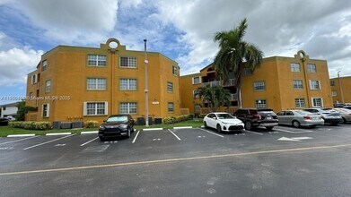9731 Fontainebleau Blvd in Miami, FL - Building Photo - Building Photo