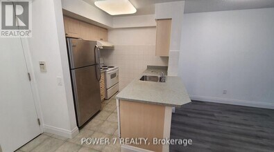 153 Beecroft Rd in Toronto, ON - Building Photo - Building Photo