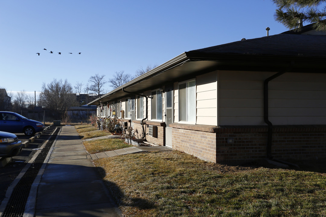 Kearney Plaza Apartments in Commerce City, CO - Building Photo