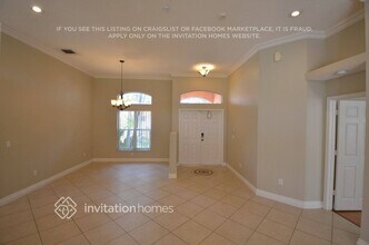 10240 NW 52nd St in Coral Springs, FL - Foto de edificio - Building Photo