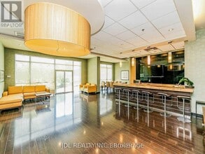 215 Queen St W in Toronto, ON - Building Photo - Building Photo