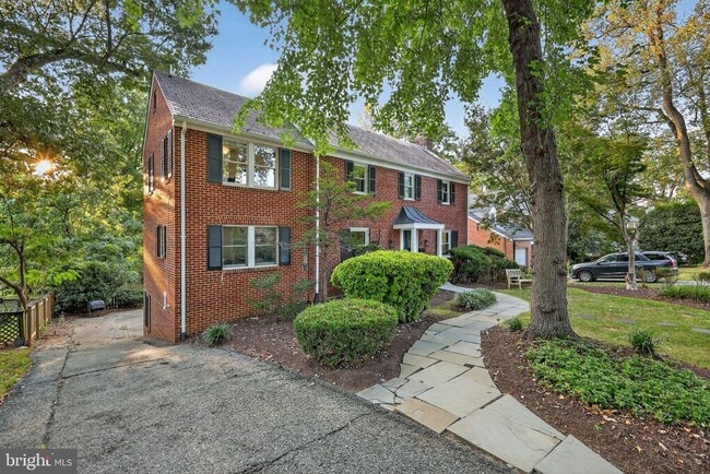 9302 W Parkhill Dr in Bethesda, MD - Building Photo - Building Photo