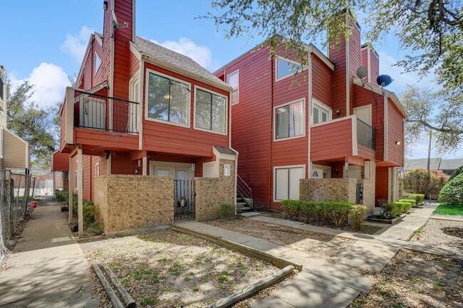 9821 Walnut St, Unit K204 in Dallas, TX - Building Photo - Building Photo