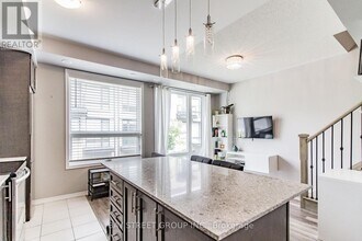 32 Fieldway Rd in Toronto, ON - Building Photo - Building Photo