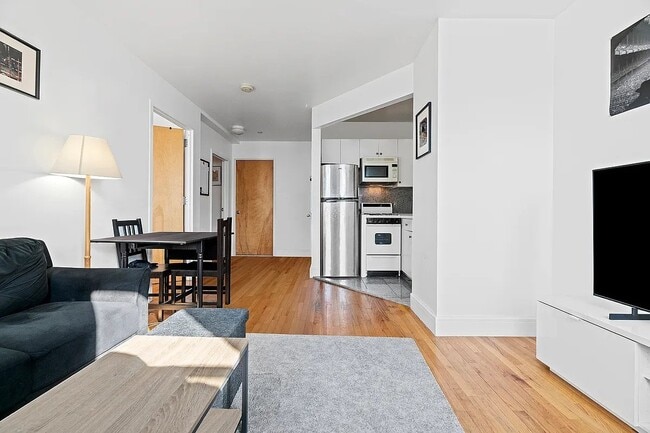 193 E 4th St, Unit 6F in New York, NY - Building Photo - Building Photo