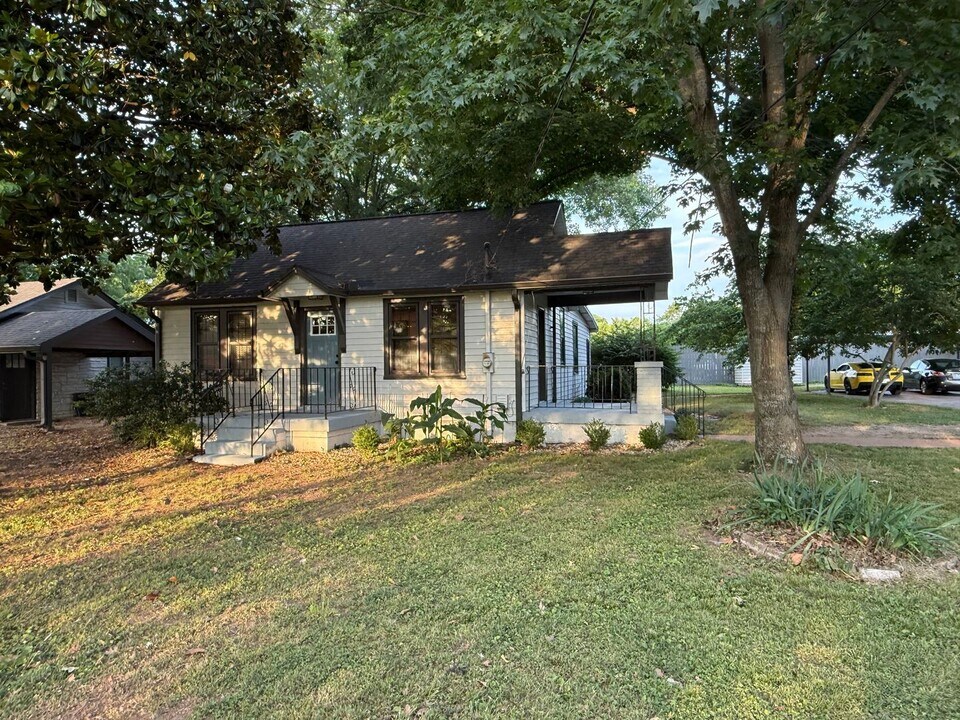 408 Spence Ln in Nashville, TN - Building Photo
