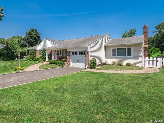 14 Harbor Ln in Glen Head, NY - Building Photo - Building Photo