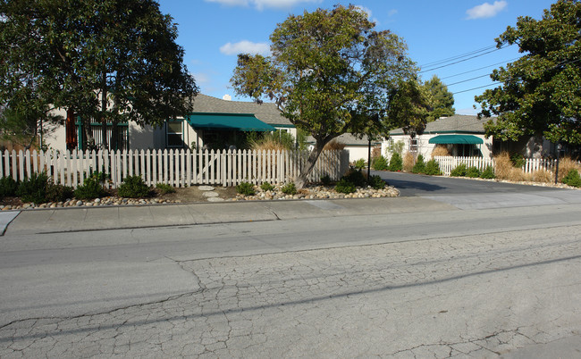 400 Curtner Ave in Palo Alto, CA - Building Photo - Building Photo