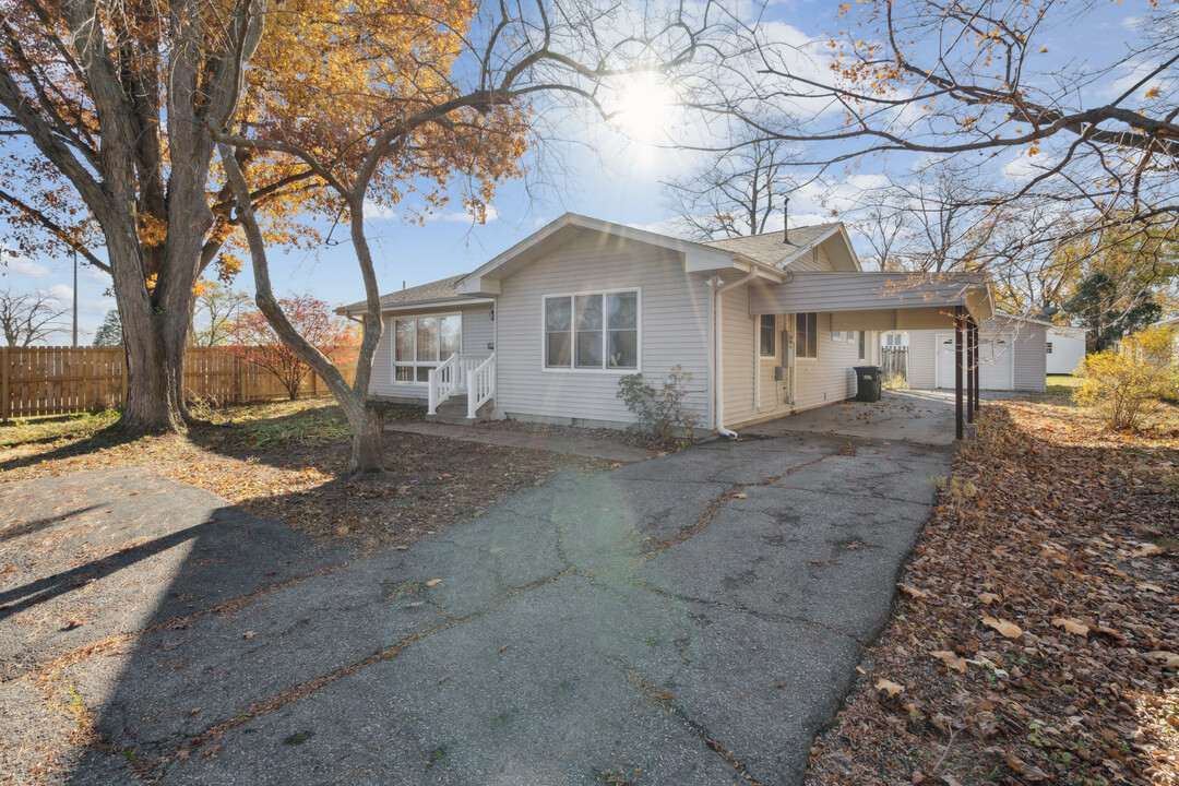 6 Oak Park Ct in Iowa City, IA - Building Photo