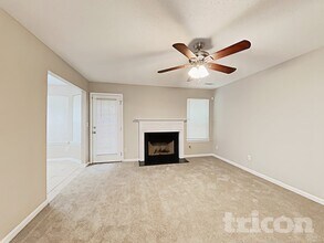 5849 Black Top Way in Fairburn, GA - Foto de edificio - Building Photo