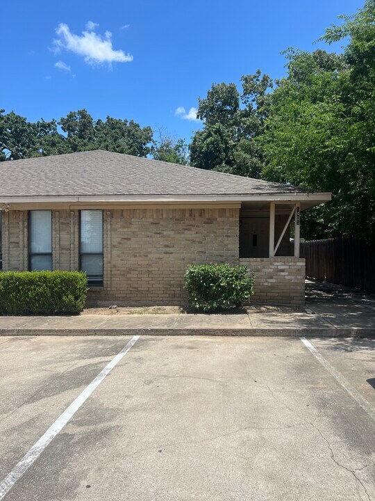 1401 Lackey Ct in Irving, TX - Building Photo