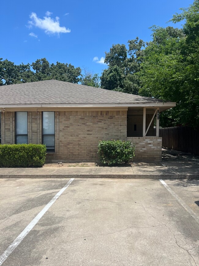 1401 Lackey Ct