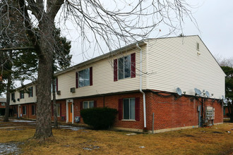 Algonquin Apartments in Rolling Meadows, IL - Building Photo - Building Photo