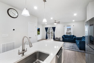 76 Swackhammer Way in Mt. Olive, NJ - Building Photo - Building Photo