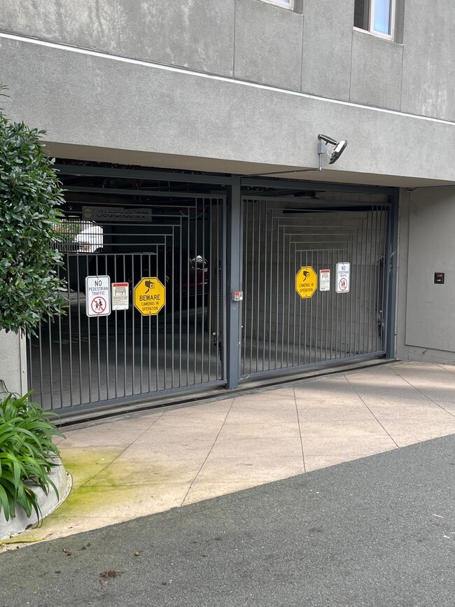 3887 Pell Pl, Unit #116 in San Diego, CA - Foto de edificio - Building Photo