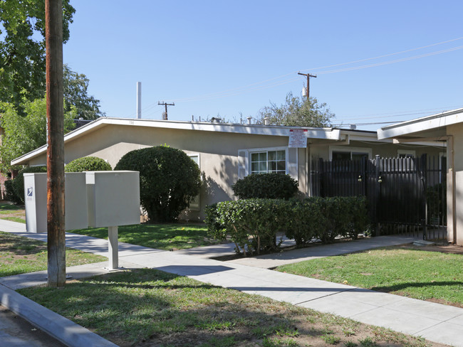 3389 E Sierra Madre Ave in Fresno, CA - Building Photo - Building Photo