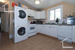 8 Selkirk Rd, Unit 3 in Boston, MA - Building Photo