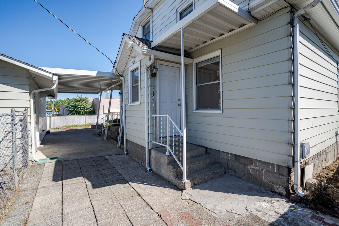 2226 E 8th St in Vancouver, WA - Foto de edificio