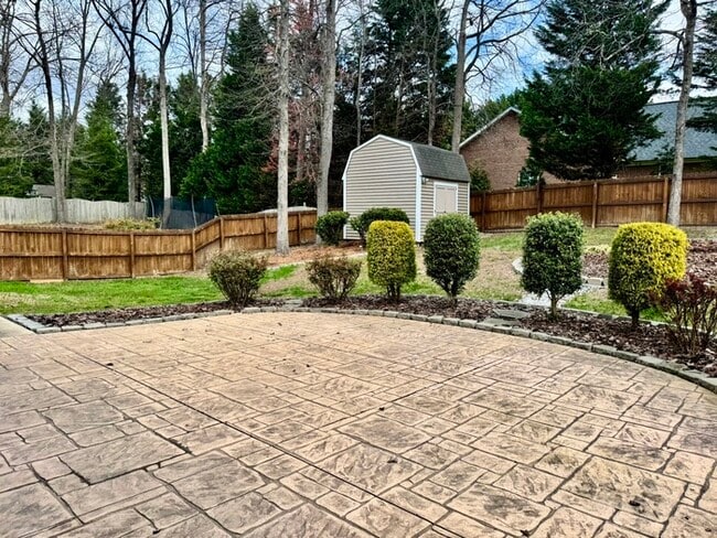 3004 Southhampton Dr in Jamestown, NC - Building Photo - Building Photo