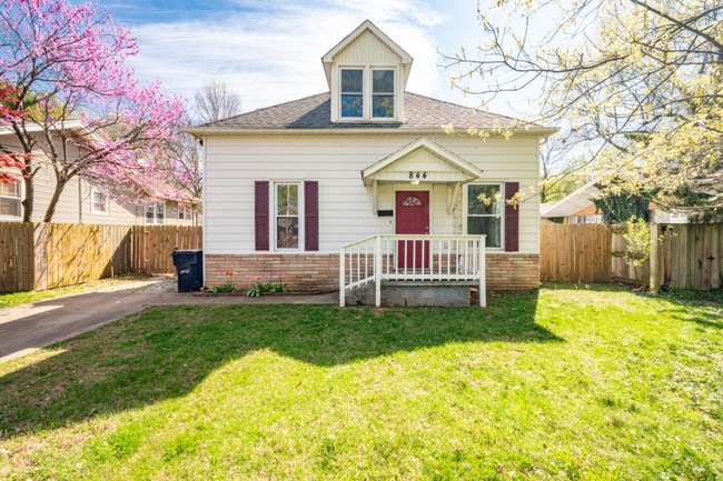 property at 844 S Kickapoo Ave