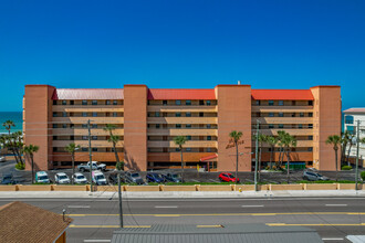 Villa Madeira Condominiums in Madeira Beach, FL - Building Photo - Building Photo