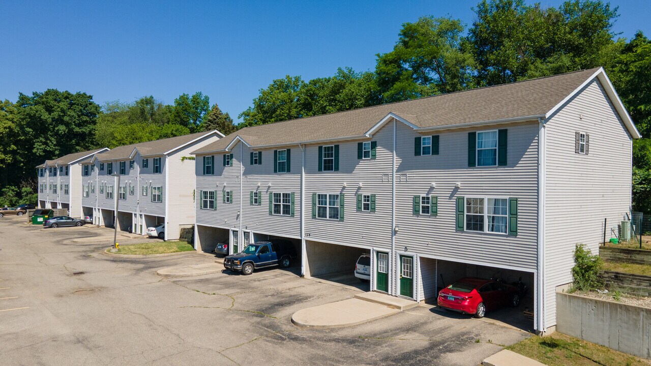 North Campus Village in Kalamazoo, MI - Building Photo