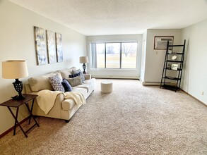 Axis Apartments in St. Cloud, MN - Building Photo - Building Photo