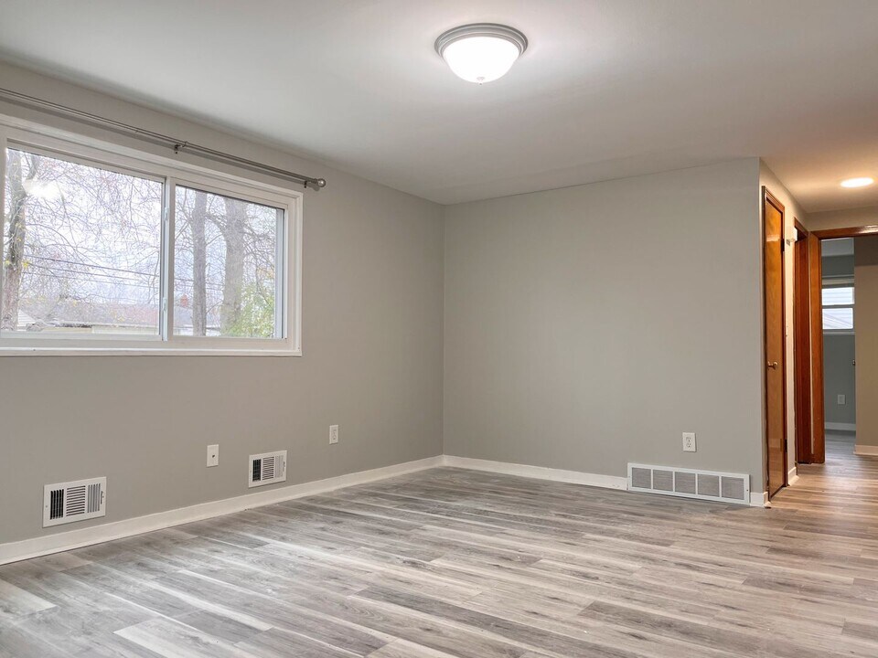 424 Springville Ave in Eggertsville, NY - Building Photo